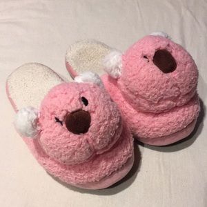 Medium size 7-8 Koala slippers-preowned